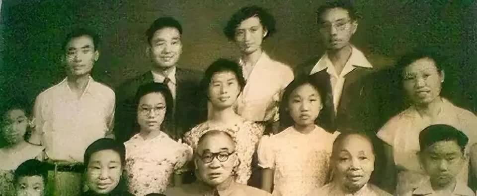 普通人的出路到底是生孩子还是读书？我个人觉得在这个时代普通家庭与其辛辛苦苦供养一