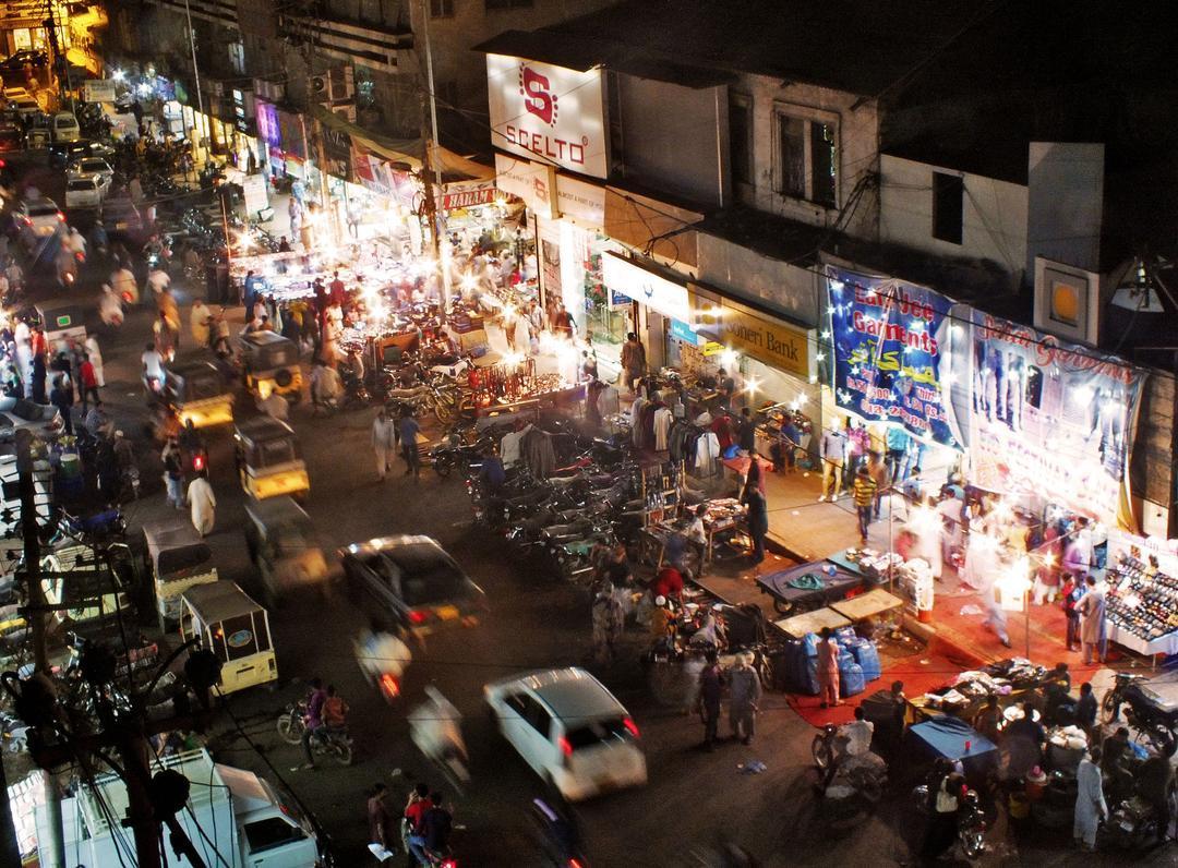 重庆和成都都巴适，但真要选个地方把日子泡进去，好多人最后都会像你一样，把手里的票