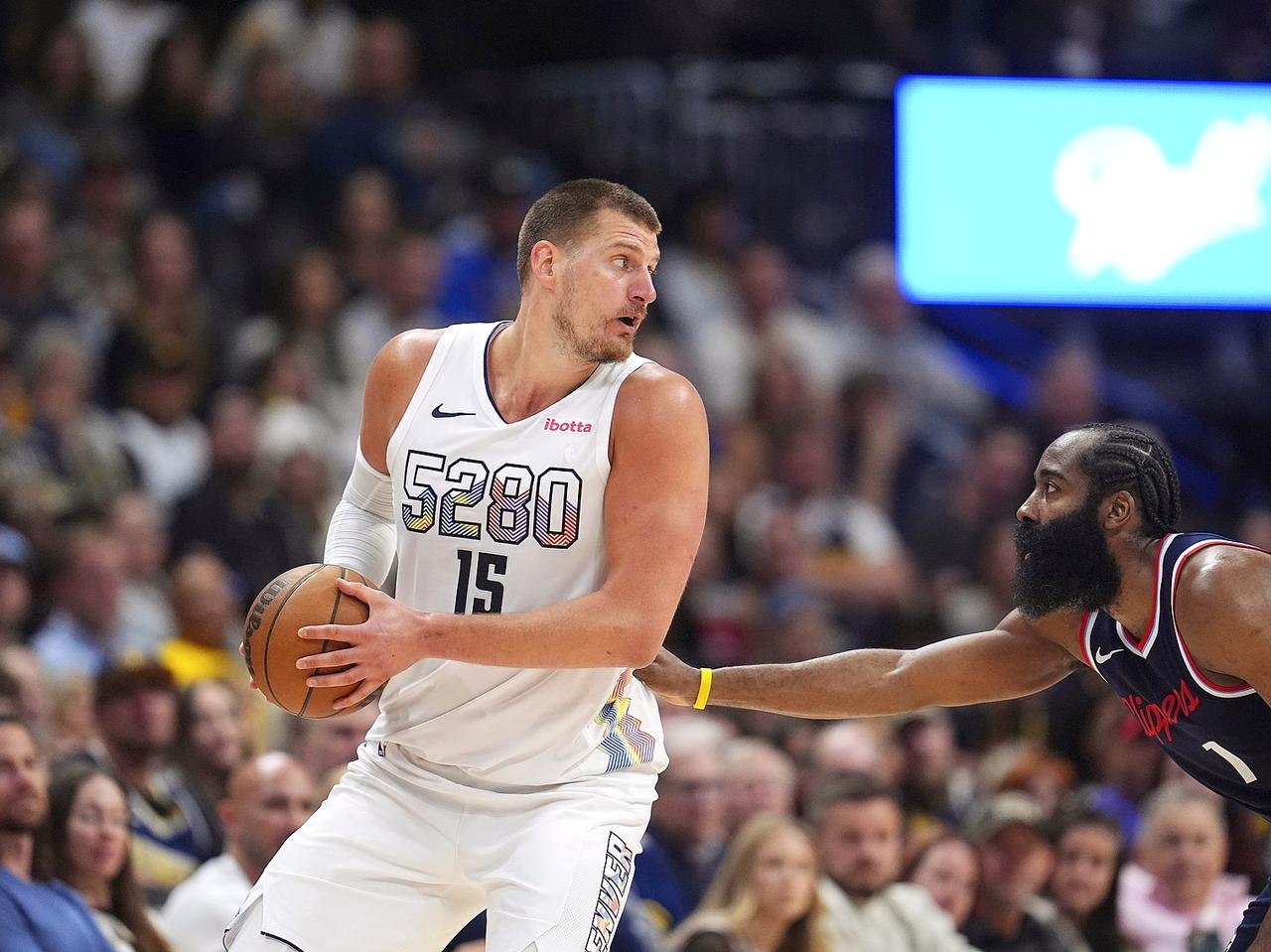 杨瀚森标杆复出，创造新的30+10+5历史记录约基奇因伤休战一个月后迎来复出