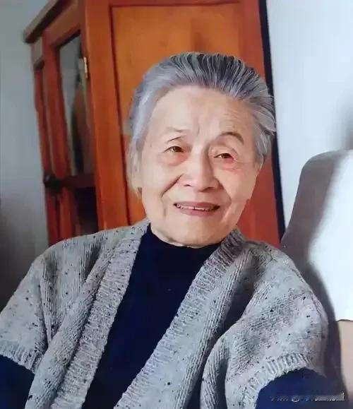 杨绛先生曾说：“你所有的烦恼，都来自于自己的无能。当你勇气足够，实力强大，并能给