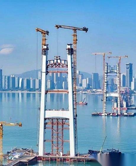 厦金大桥厦门段一通车，网上的评论区先翻起了一阵酸浪。“搞了半天只有厦门段？”
