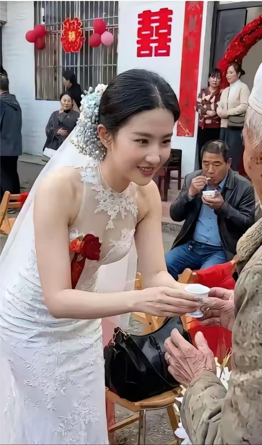 世上怎么会有如此相像的人。