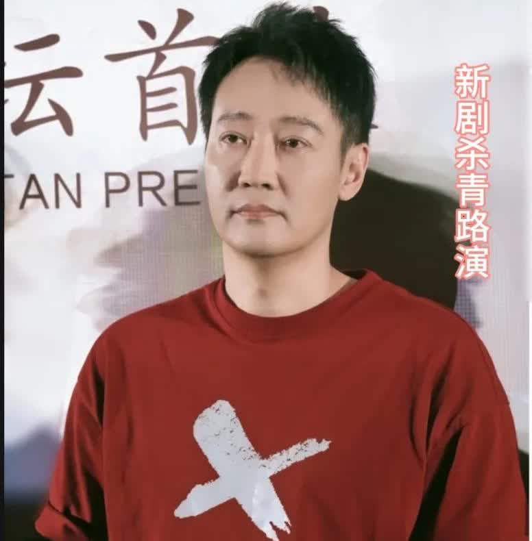 辛柏青一个月前路演的状态就很不好，面色蜡黄，瘦得厉害，表情呆滞，仿佛心中有苦说不