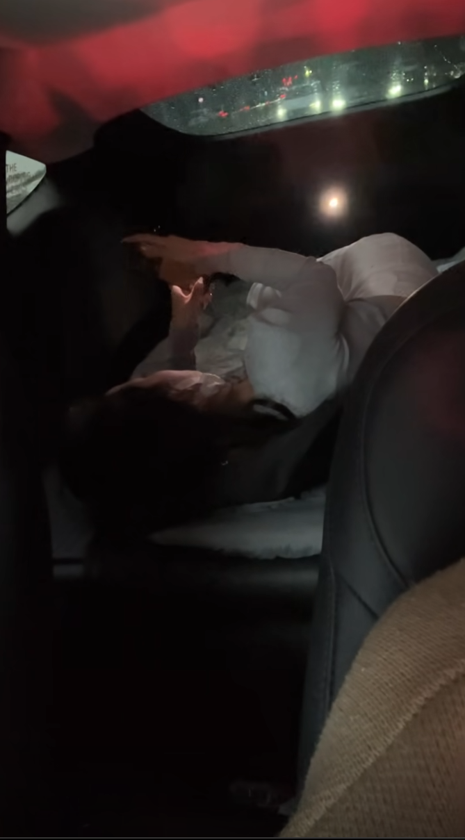 没打开后备箱时，后车离得远远就要停了，看后备箱一开，后车赶紧往前开，必须看看里边