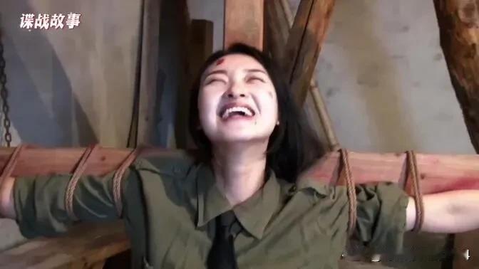 把日本女特务剥光扔进水桶，再倒进一斤蚂蟥，3分钟后她全招了。你以为她嘴有多硬？