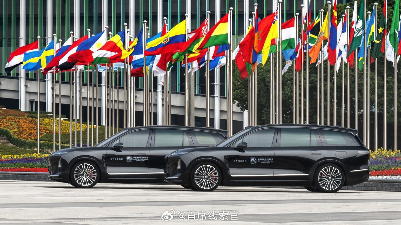 第八届进博会蔚来全新ES8成为本届进博会官方指定用车。蔚来这波排面了！蔚来E