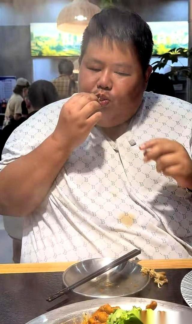 不到24小时，减肥训练营的门槛还没踩热，良子就跑了。这大概是网红界最快的一场“放