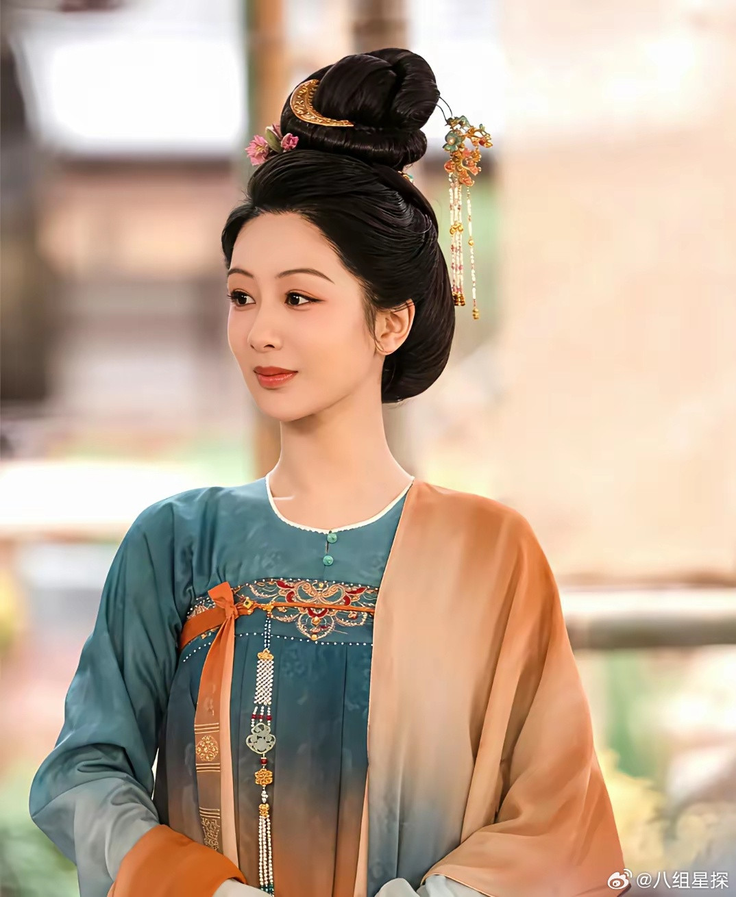 我算是发现了，《锦绣芳华》播出，最直接的受益方并不是杨紫和李现，而是在剧中堪称一