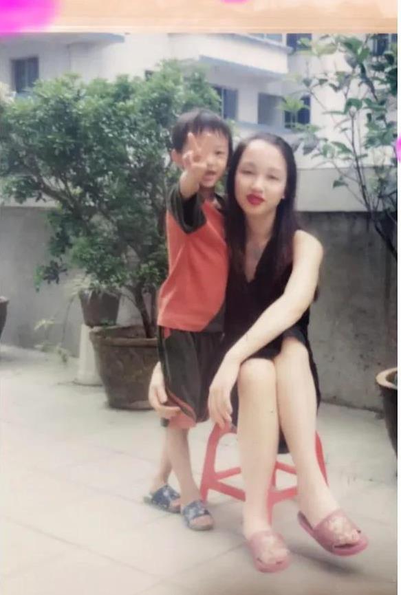 50岁很老吗？今天有个顾客说我：阿姨，你这么老了，怎么还出来干活啊？这个是顾客