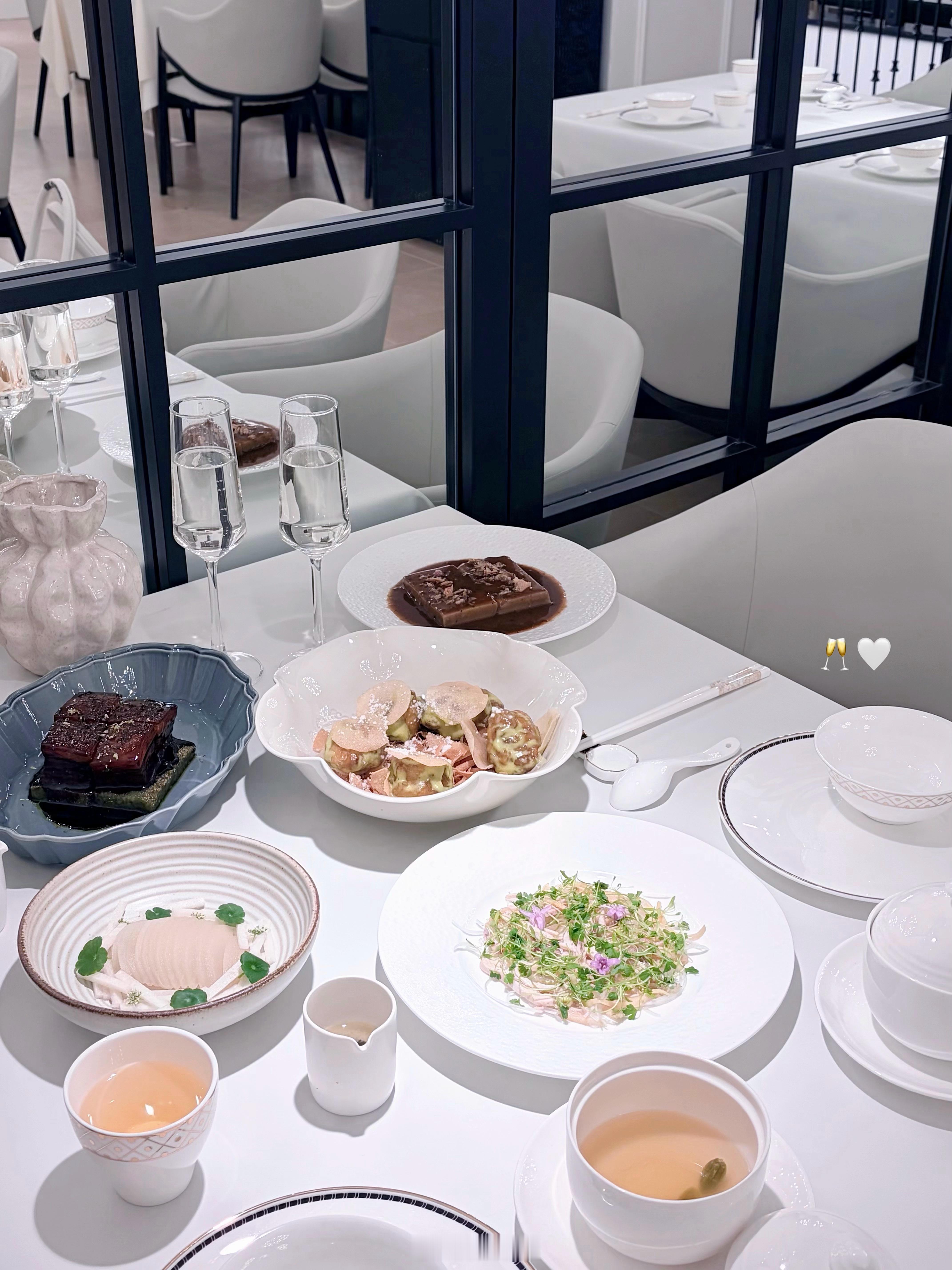 跟可爱的人吃漂亮饭