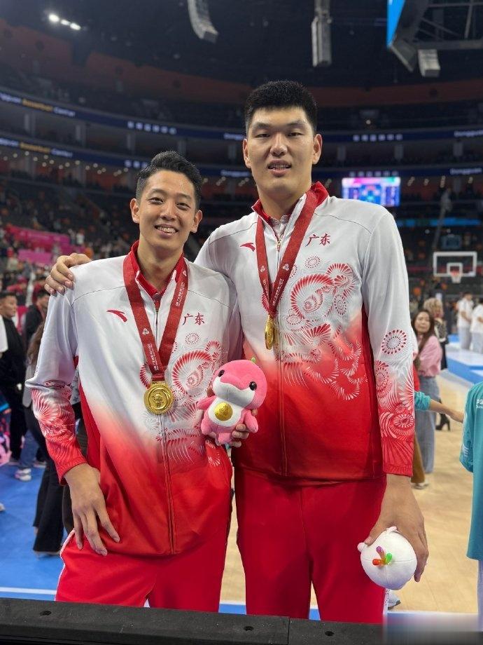 刘传兴晒照: 弥补了4年前的遗憾 首次大赛冠军 感谢所有感恩一切