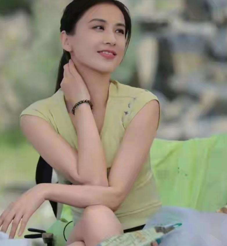 黄圣依太傻，想想都知道，扬能抛弃前妻，难道就不能抛弃你吗？想 想都知道的答案