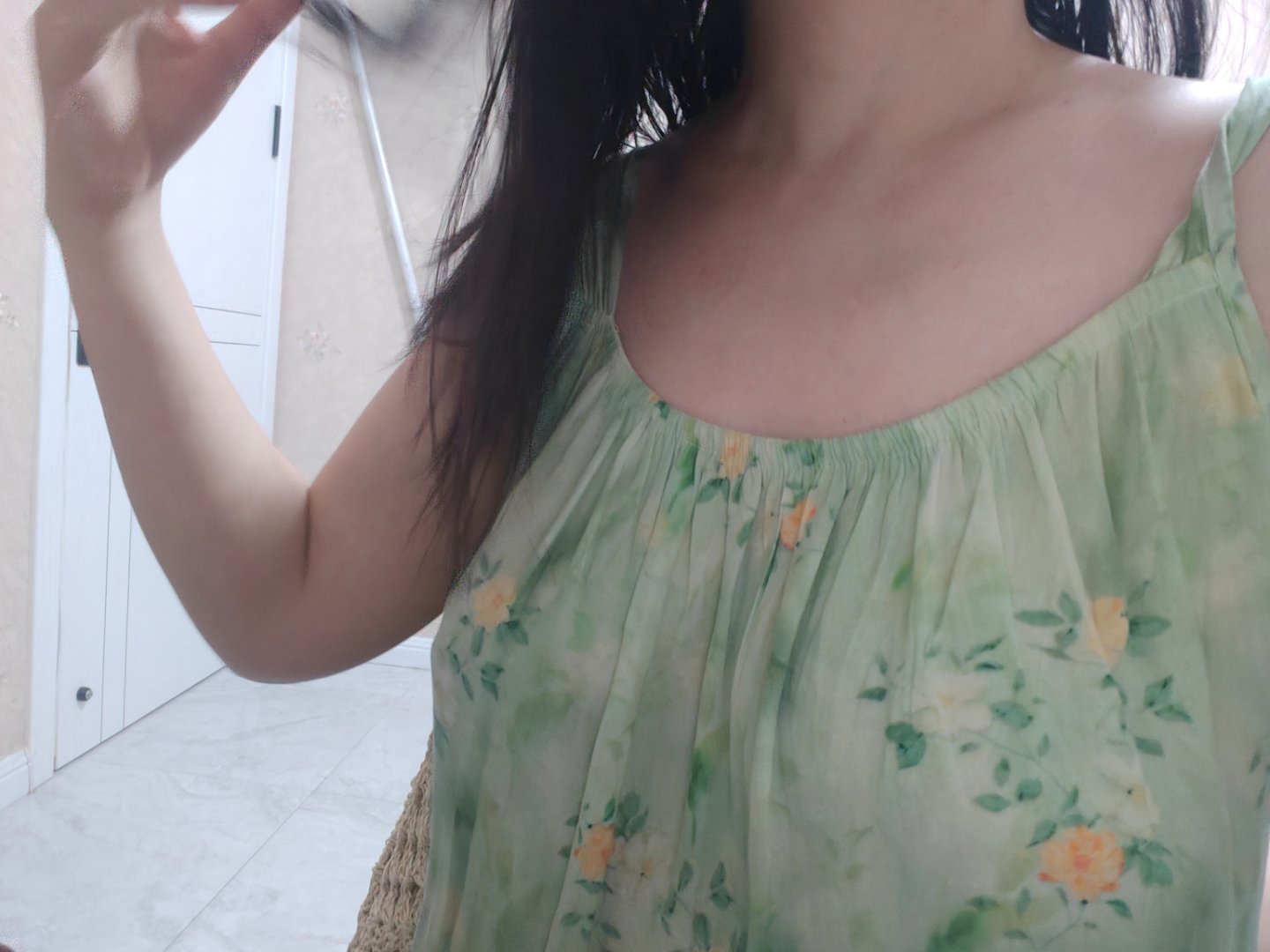 洗完澡还出汗风扇开最大，坚决不让一滴汗落下