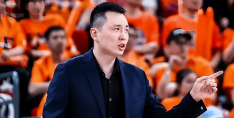 上海男篮主教练卢伟称赞古德温，他表示：少了两个外援只能让古德温几乎打满全场，他称