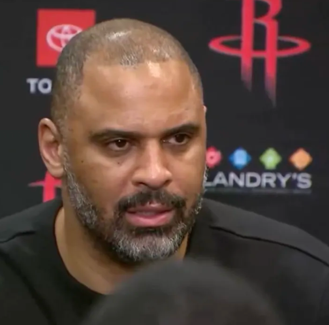 NBA常规赛，火箭不敌76人。赛后火箭主帅艾米-乌度卡接受了记者采访，谈到了里德