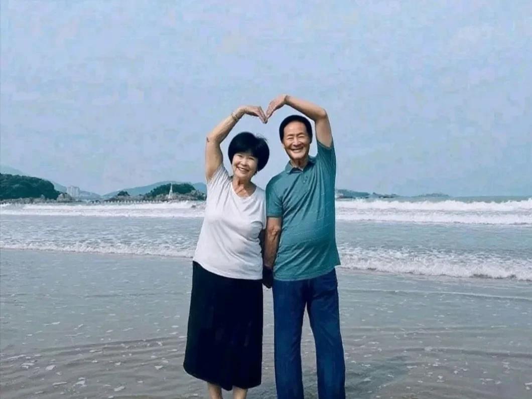 发现了一个很有趣的现象。如今大部分担任了一定职务的人，业余时间几乎不和媳妇在一起