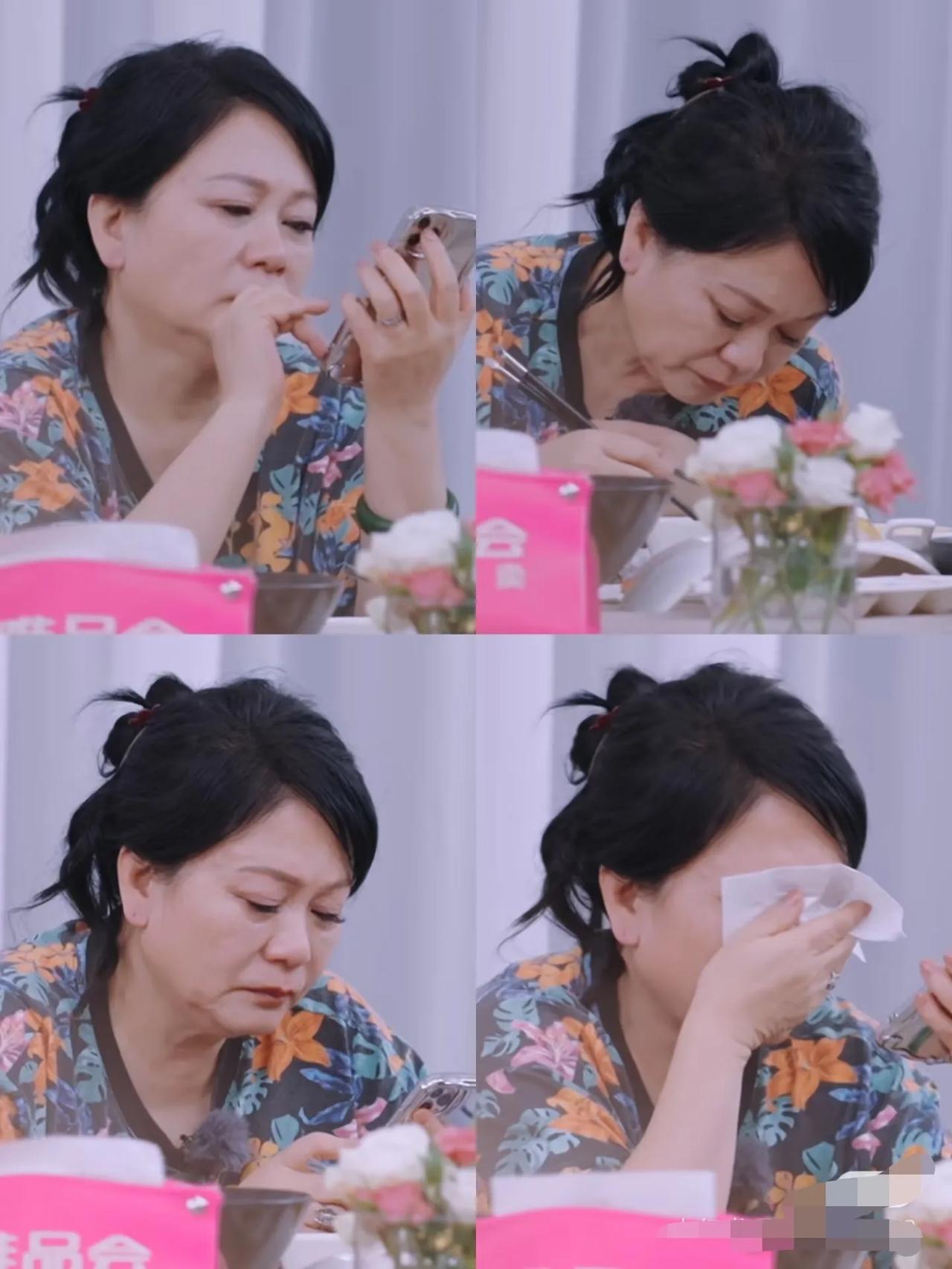 李嘉格母女俩，沟通极其不畅。女儿们脱口秀结束后，黄圣依和妈妈畅聊契诃夫、托尔斯泰