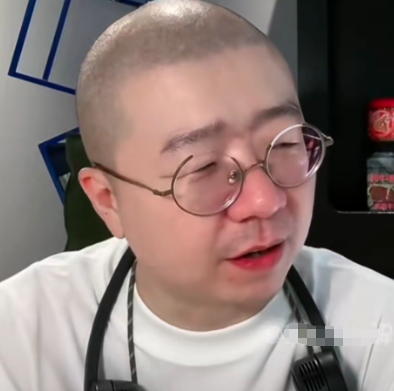 李诞直播时说：我不生孩子是因为，我担心万一我哪天喝多了，孩子就想让我陪着玩，该怎