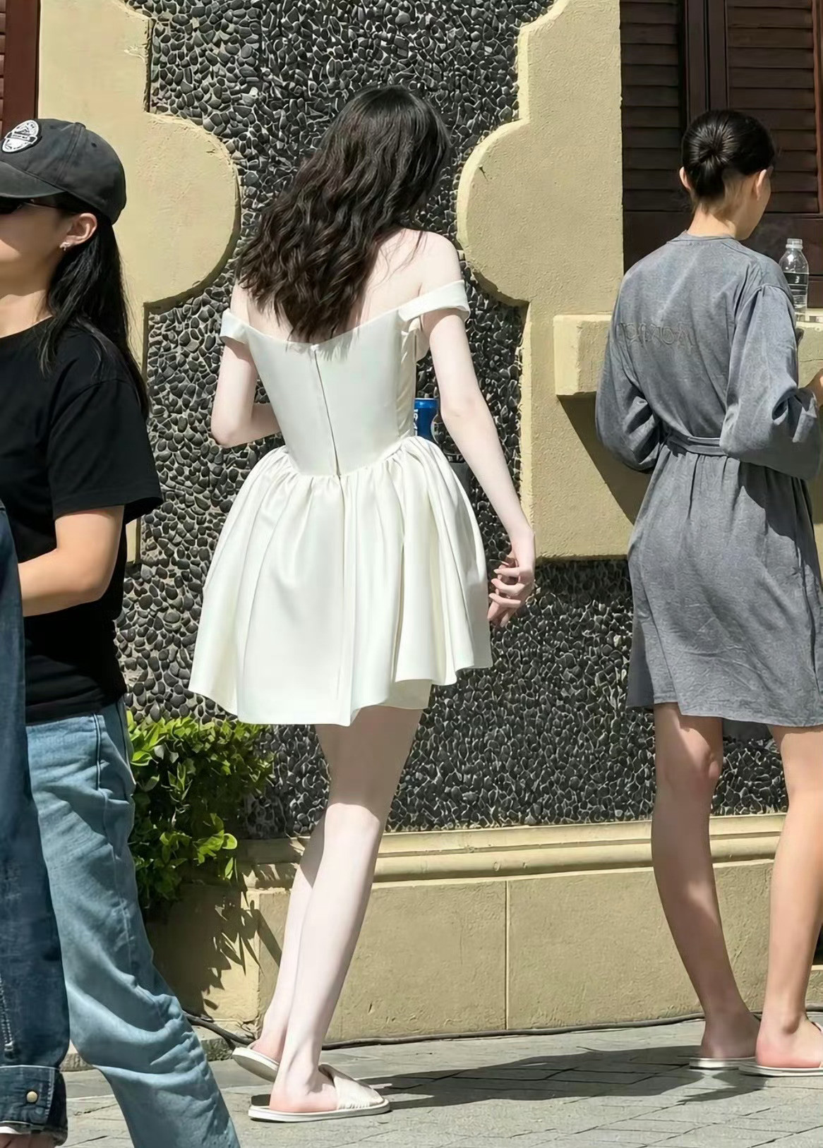 这可真是肤白貌美大长腿