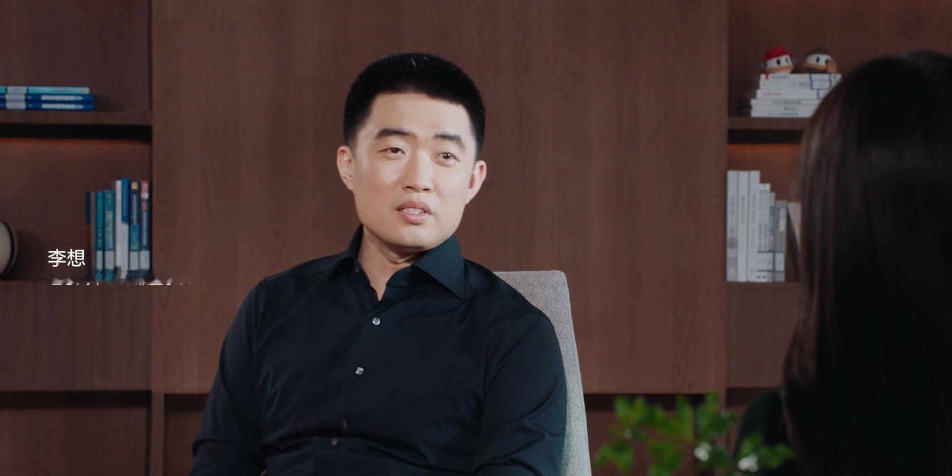 李想形容智能辅助驾驶目前处于黎明前的黑暗提到目前智能辅助驾驶行业的问题，表示黎