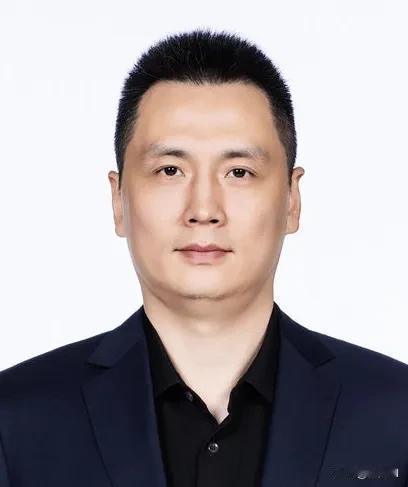 卢伟啊，今天真应该好好感谢张镇麟救了他一命。只能说卢伟还是经验尚浅，第四节几个外
