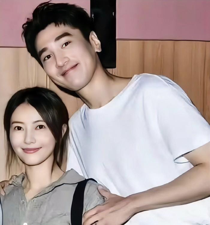 我开始有点理解赵又廷了，高圆圆这么完美的女人，谁不喜欢啊？不仅仅是因为她长得