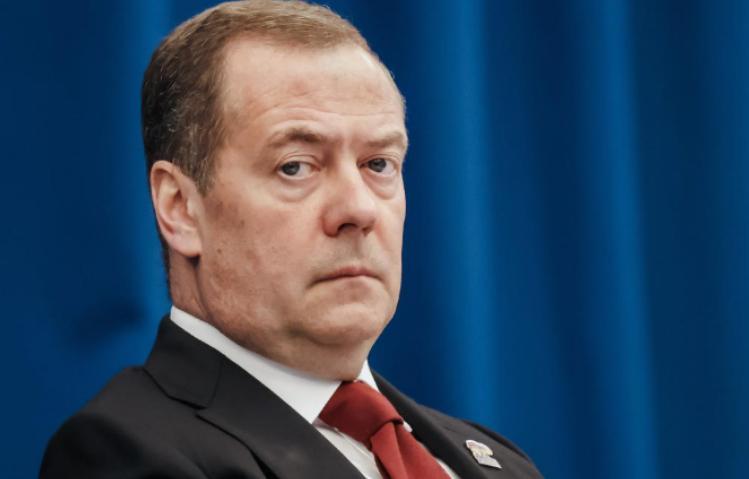 450比0全票通过的决议，给了梅德韦杰夫“宣战”的底气 450票对0票！俄罗