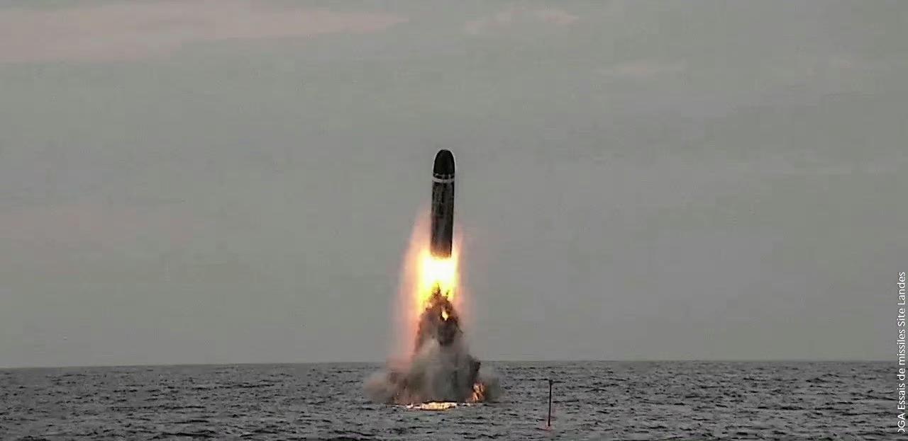 一声巨响！M51.3首射成功，欧洲高卢鸡再次亮出最强海基核大棒。作为法国核三位