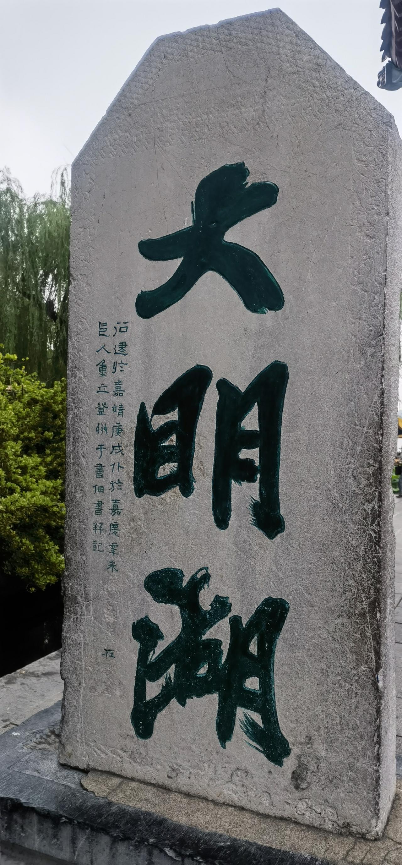 黑红也是红，但用夏雨荷，带火一座济南真的合适吗？想出夏雨荷啦啦队的人，估计这几