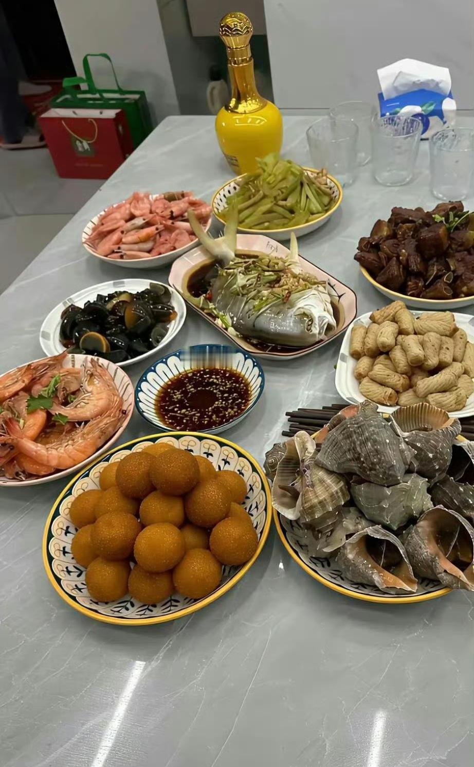 这的什么样的收入，才敢这样大鱼大肉的吃啊！