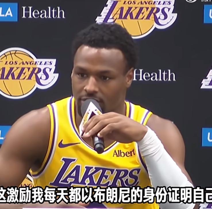 布朗尼：叫我布朗尼会让我更有动力！近日，湖人球员布朗尼在采访中表示：“大家都叫
