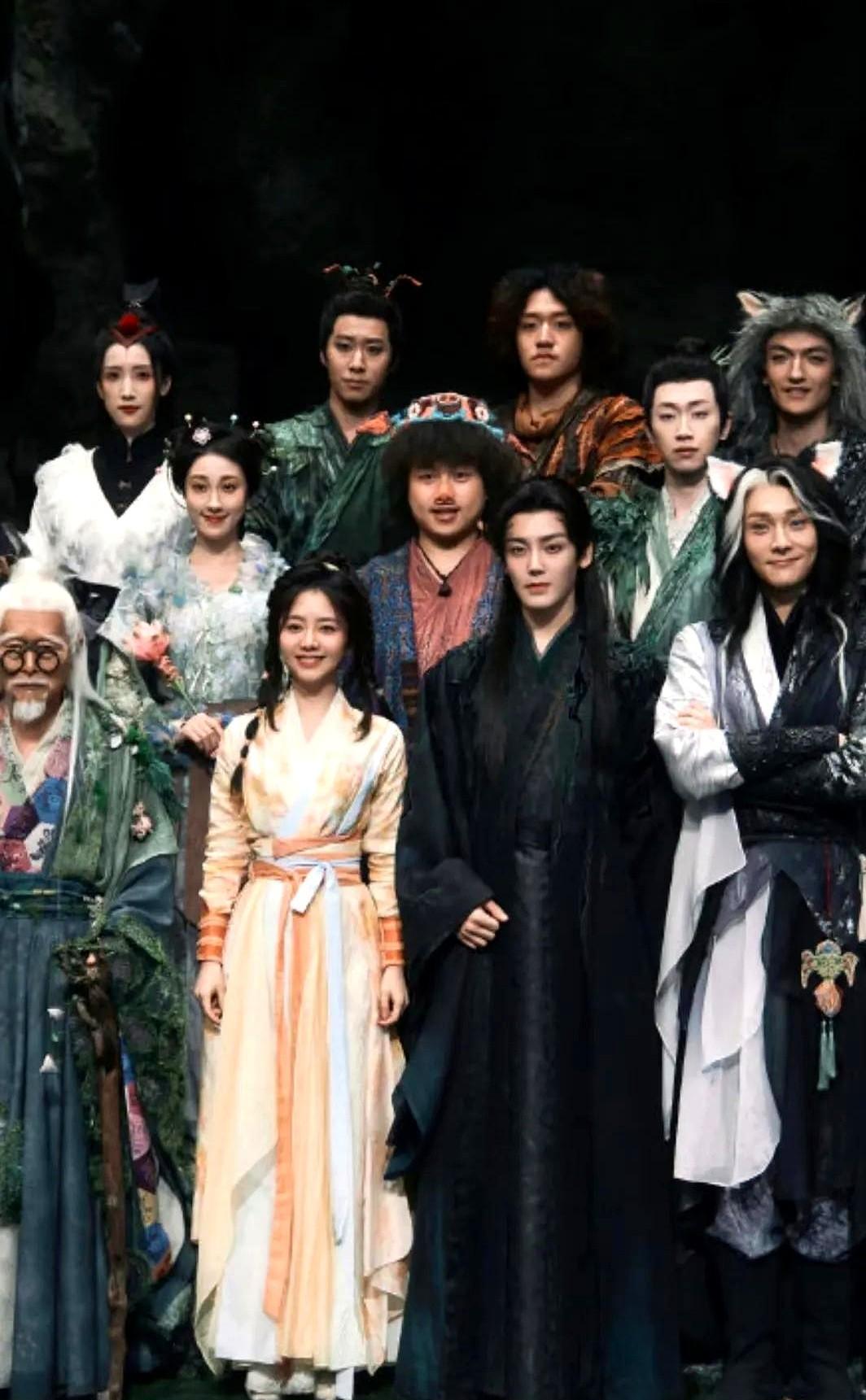 开局收视0.4%，凭什么短视频播放破3亿？谭松韵在《逍遥》里切换两个角色，每个