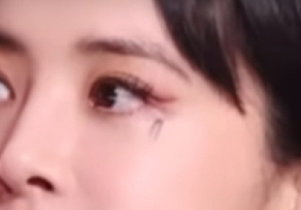 蔡依林参加活动，睫毛居然掉了！