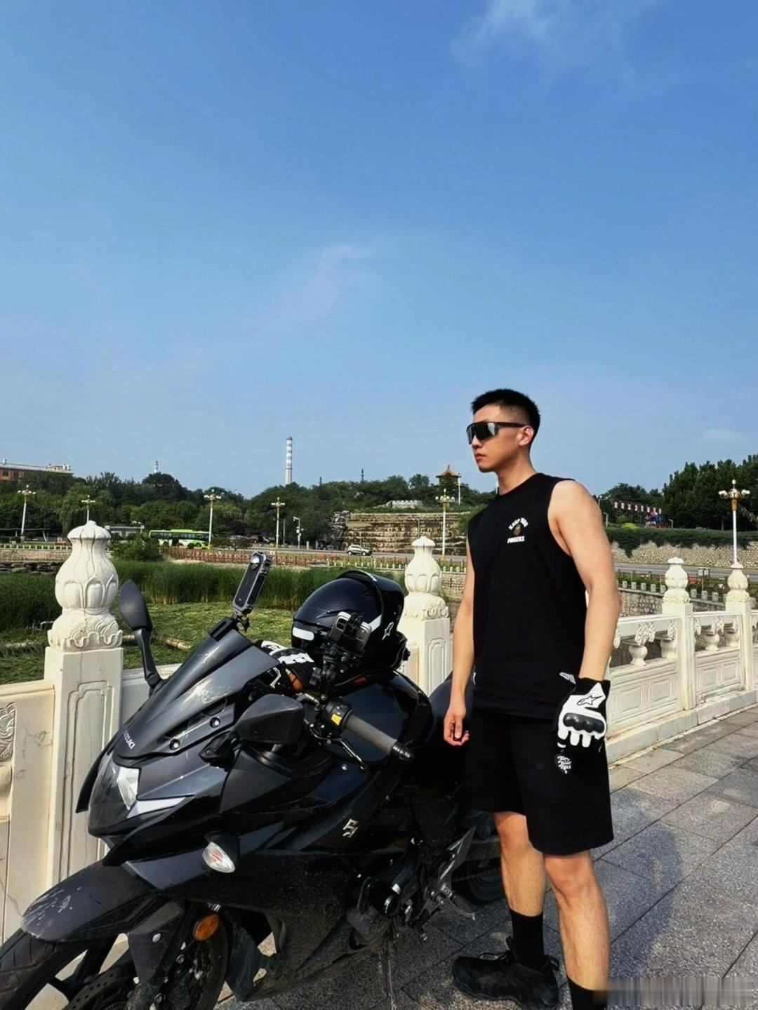 机车型男弟弟超级帅吧体育生​​​