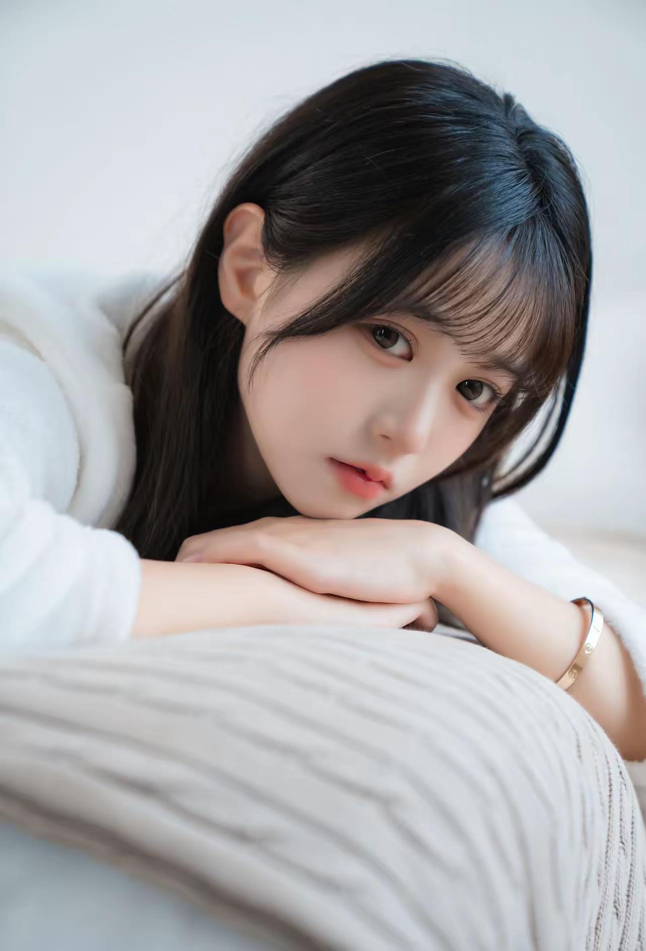 “温柔甜美的少女，慵懒的午后时光”🌸💕年年顺顺利利，求下联纯天然美女长啥样