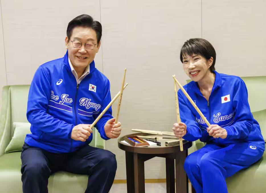 时机太巧了！日韩突然高调抱团，精准对标中美高层互动。按照青瓦台公布的精准行程