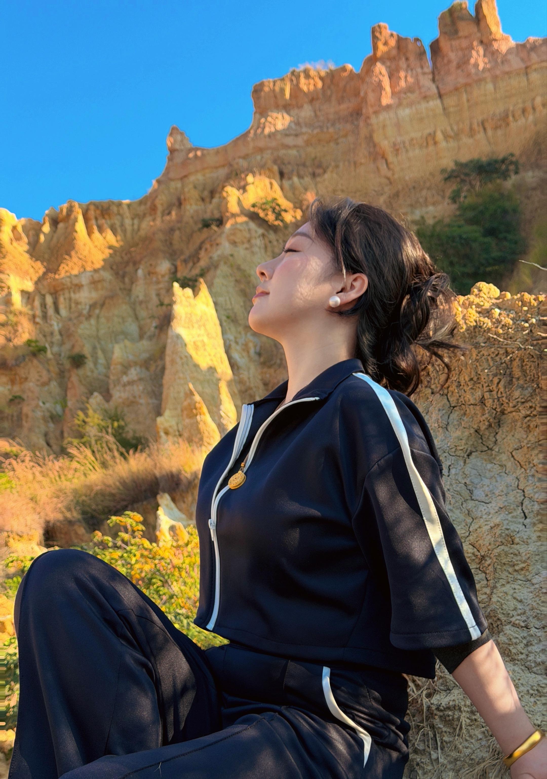 仿佛穿越到百万年前的远古人类世界，也像来到了美国那个什么大峡谷…大自然太神奇了