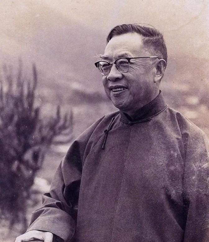 1990年，95岁高龄的他被赶出了自己的家，短短两个月就郁郁而终，至死也没能再看