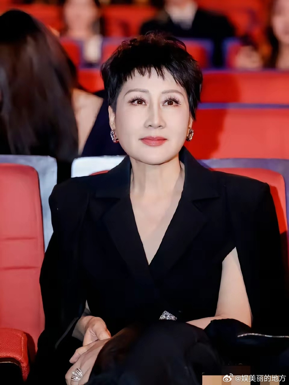 张凯丽记不清姐名字，我能接受，张凯丽叫叶一茜“森碟妈”，我也能接受，但我真的无法