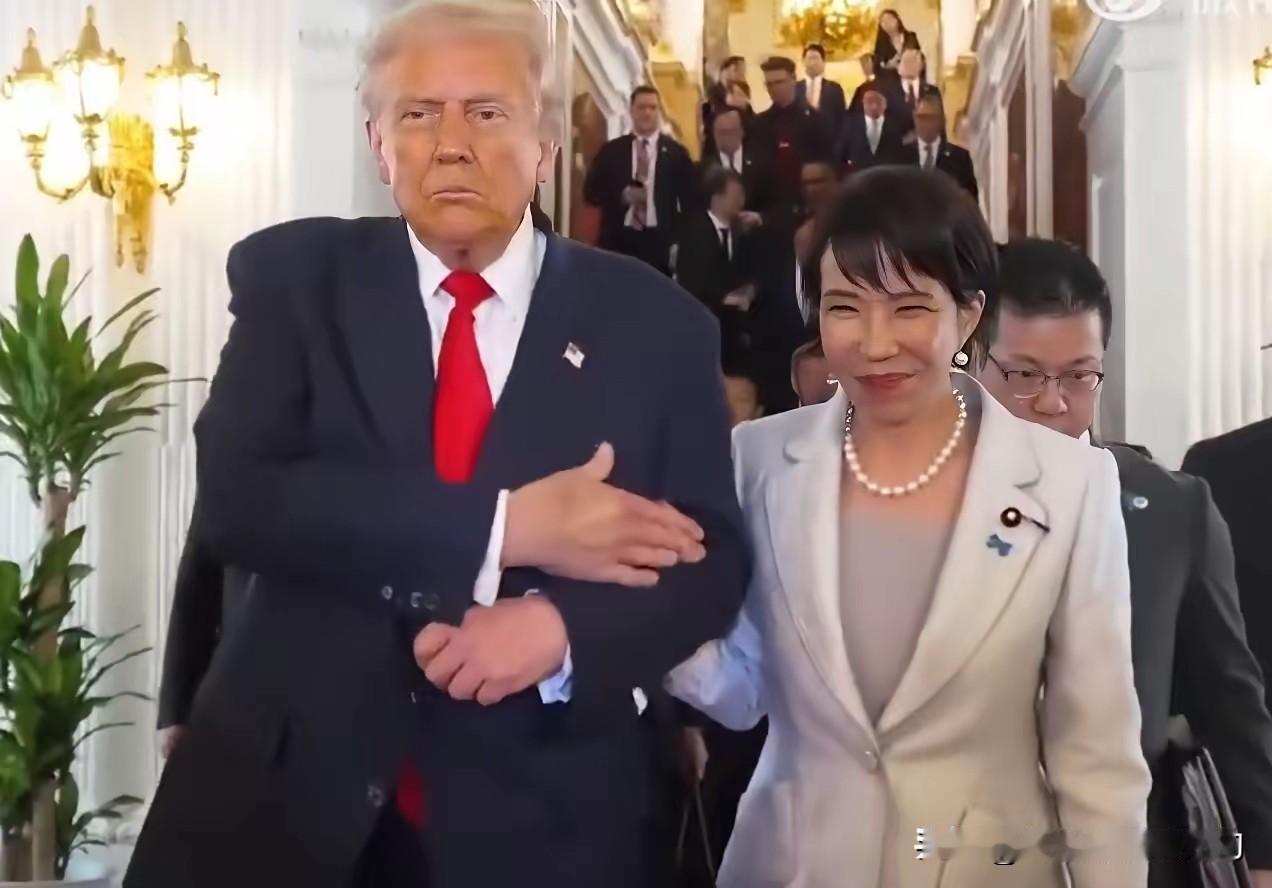 日本女首相的“撒娇”不如韩国的“皇冠”。特朗普给韩国的条件可比日本好多了。韩