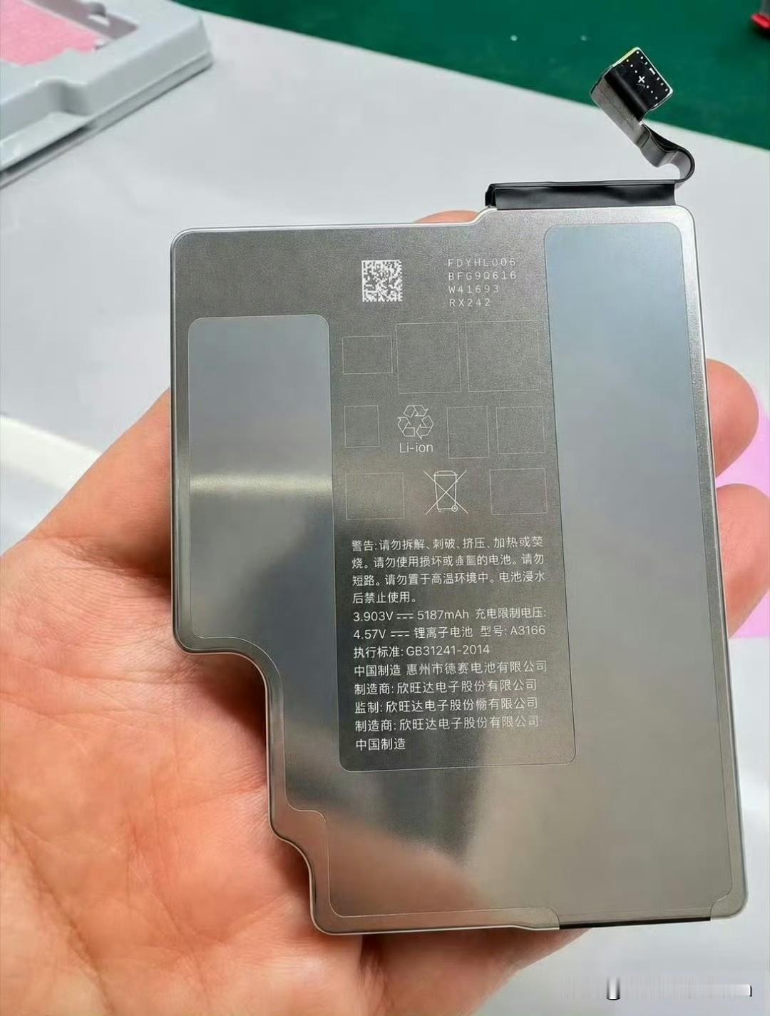 我在想，如果有一天国产手机也可以定制钢壳电池和不规则电池形状的话，会不会再续航上