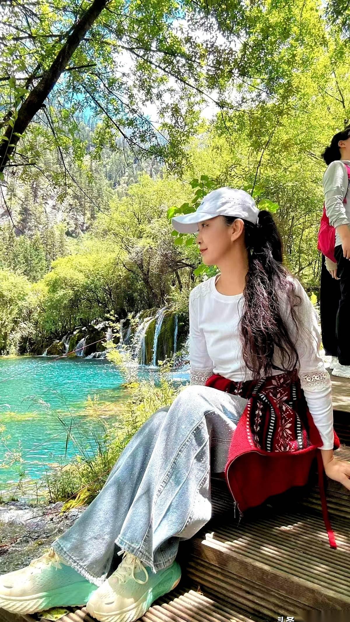昨天，室友冷不丁冒出一句：“再过半年我就60岁了，到时候门票能半价，你得天天带我