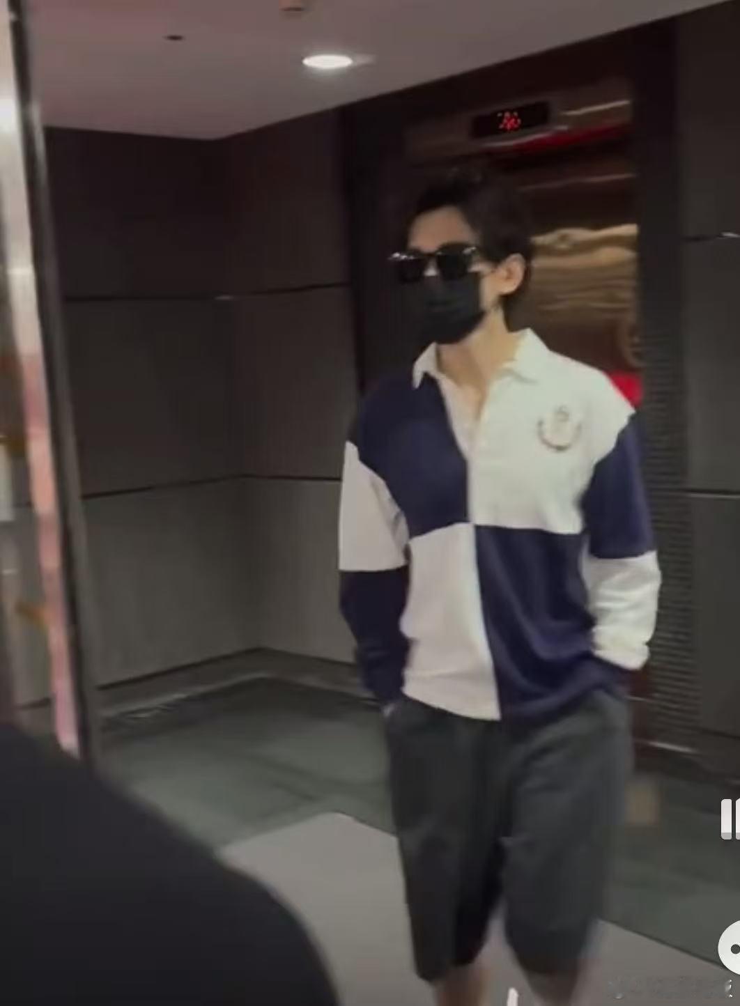 成毅卷发拍杂志成毅卷发拍杂志路透成毅卷发拍杂志路透，帅气，​​​