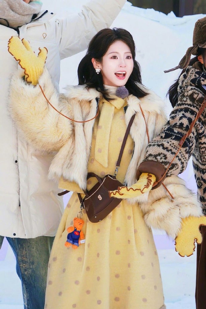 甜妹外表下藏着一个为i做e的搞笑灵魂！看邢菲在节目里努力营业的样子，从自言自语暖