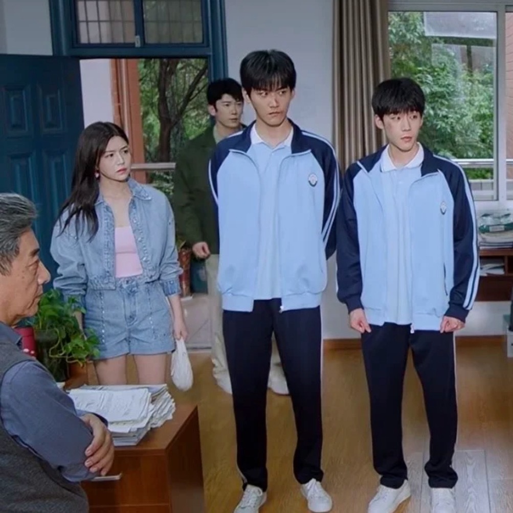 李雾在玩一种很高级的play《我姐姐（老婆）来给我开家长会》李雾：和你们这些没有