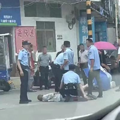 "必须死刑！"广东普宁，一56岁男子猜忌村里干部在征地补偿款上动了手脚，多次举报