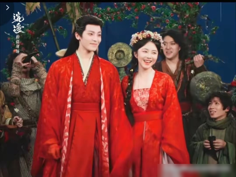 谁还敢说谭松韵只会演甜妹？德塔文公开数据显示，谭松韵都市剧角色塑造贡献度均值41%，峰值能冲到49%