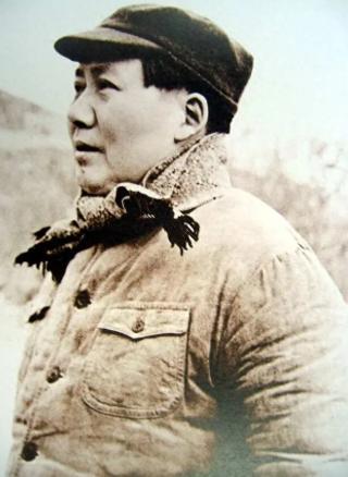 1935年，毛泽东大渡河陷死局，这时，李富春跑来说：“主席，一名晚清90多岁秀才