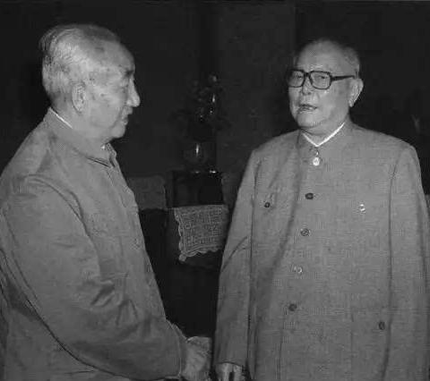 李先念为何尊称陈云为老师？副主席排名为何建议把陈云排在他前面？背后有何深意1