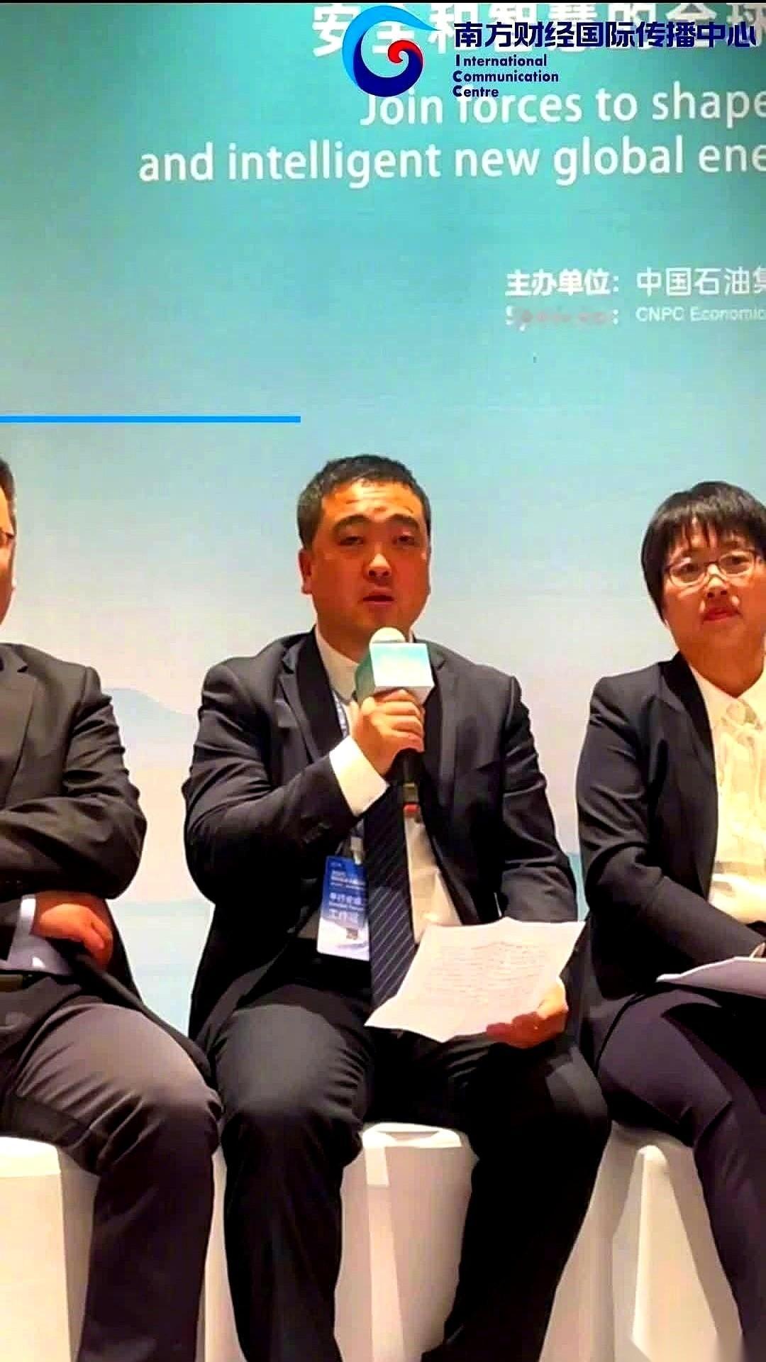 中石油的大佬一句话，让我心里那块大石头，“咣当”一下就落地了。说未来好几年，世